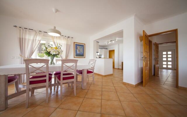 D08 - Bay View Villa in Vale da Lama