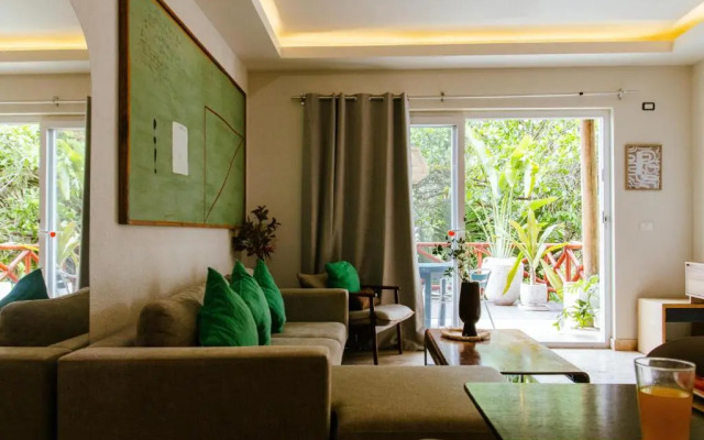 Pajaro de Fuego, Chelsea's Luxury Units