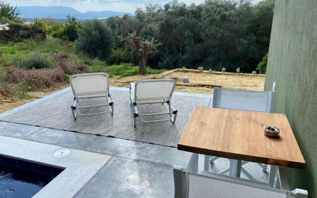 FinIQ Boutiq Studios + Apartment