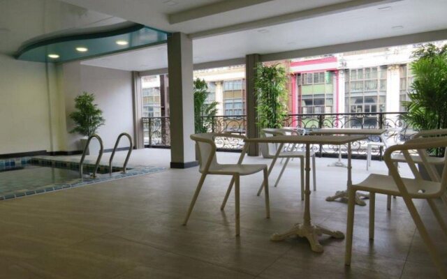 Nida Rooms Regal Marble Hotel