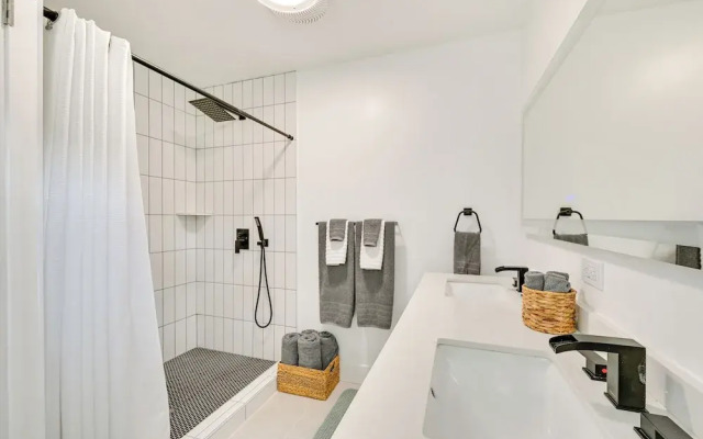Steps to Beach: 'house Kitsune' in Oceanside