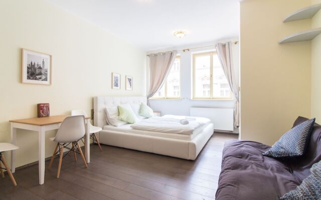 Charles Bridge Studio Apartment By Easybnb