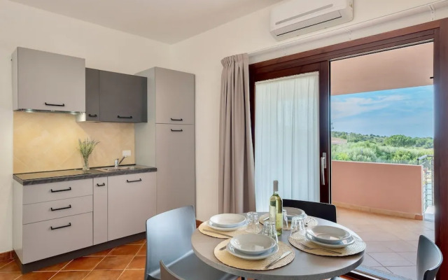 Residence with pool in Isola Rossa
