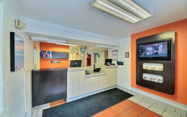 Motel 6 San Marcos, TX