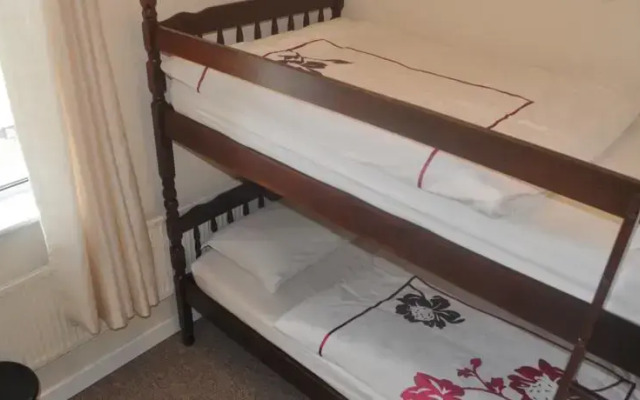 Strandhill Hostel & Surf School