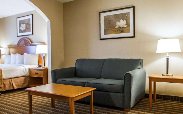 Quality Inn & Suites Fishkill South near I-84