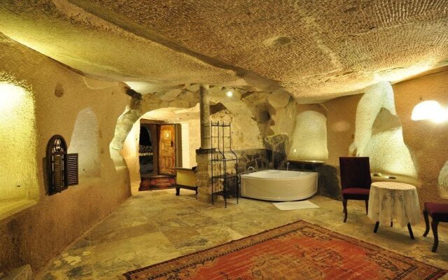 AkCave Suites and Resort