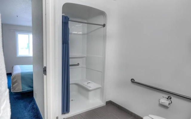 Motel 6 Claresholm Ab