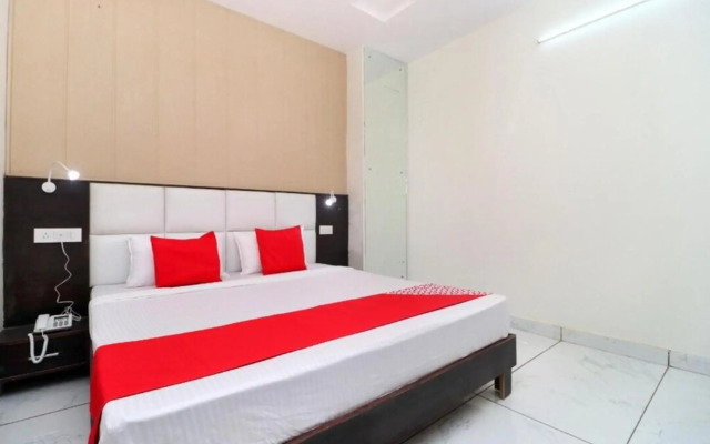Hotel Gold By OYO Rooms
