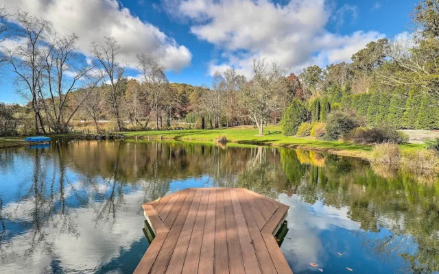 Fletcher Cabin: Wraparound Deck & Pond Access