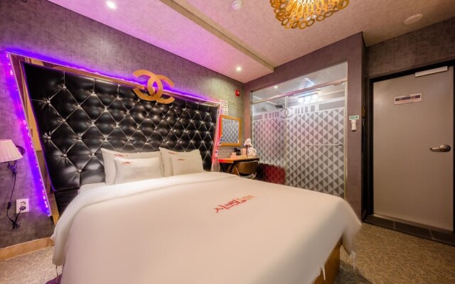 Secret Hotel
