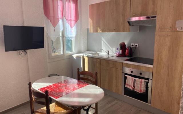 studio collioure avec wifi à 20 m de la plage