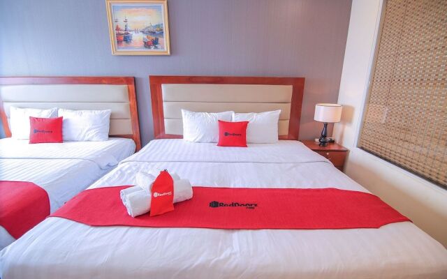 RedDoorz Premium @ Nguyen Thai Son Street