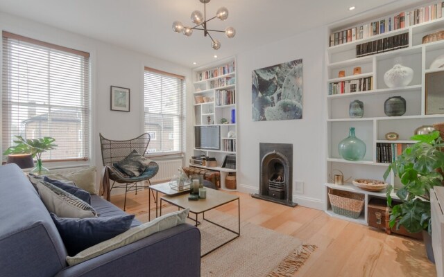 Vibrant 2 Bedroom Apartment in Notting Hill