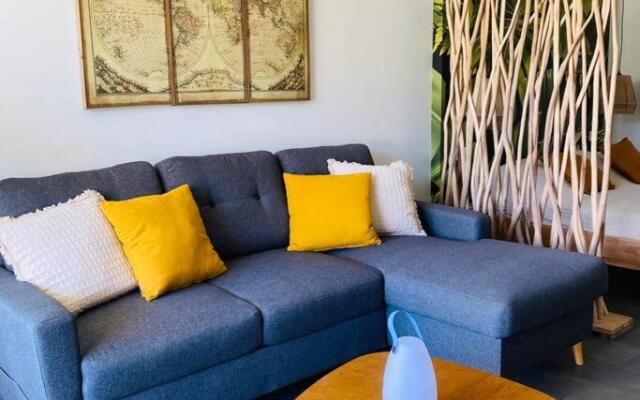 Studio tropical, beautifully renovated, sea view