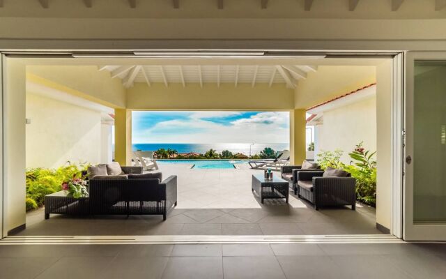 Spacious, Bright Villa - Spectacular Ocean View