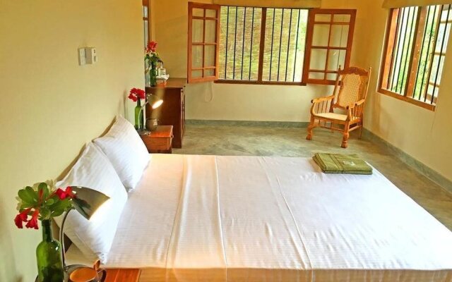 Captain's Lake Safari Lodge