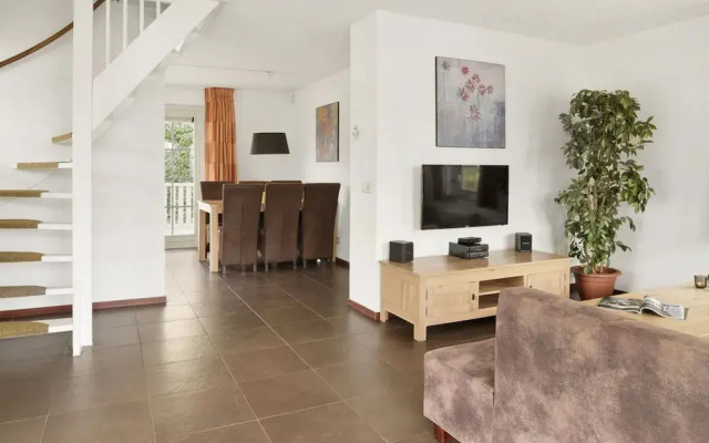 Bungalow by Water Near Rotterdam