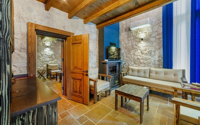 Marisstone Hotel Villa