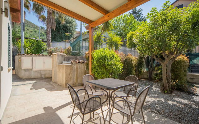 Belvilla by OYO Case Vacanza Villa Garden Mono