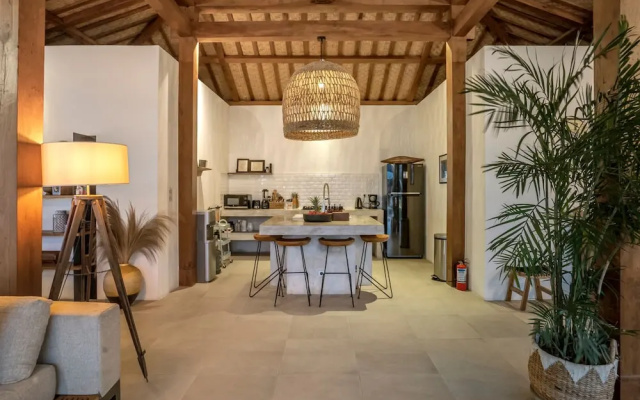 House of Bagera by Alfred in Bali - Tropical Family Dream Villa in Seminyak Oberoi Beach Bali – Guest Rooms – Kerobokan Kelod