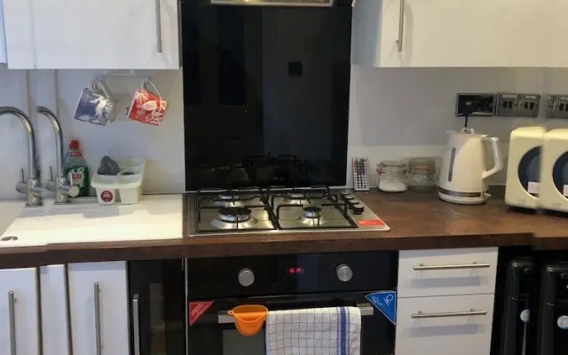 Housesleeps2- 2br-gardenview-parking-nearbeach