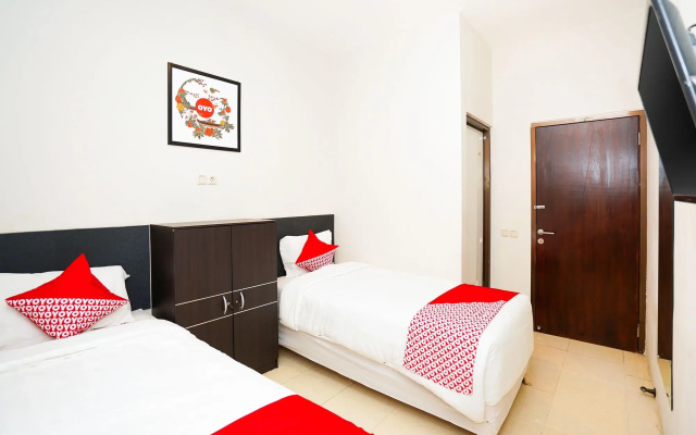 OYO 450 Semampir Residence