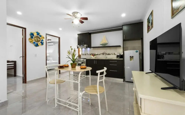 Urban 5BR Private Pool Getaway 10 Min- Bch