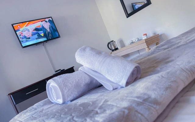 Kamsa Royal Guest House - Waterkloof Ridge