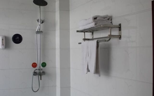 Yibin Business Hotel