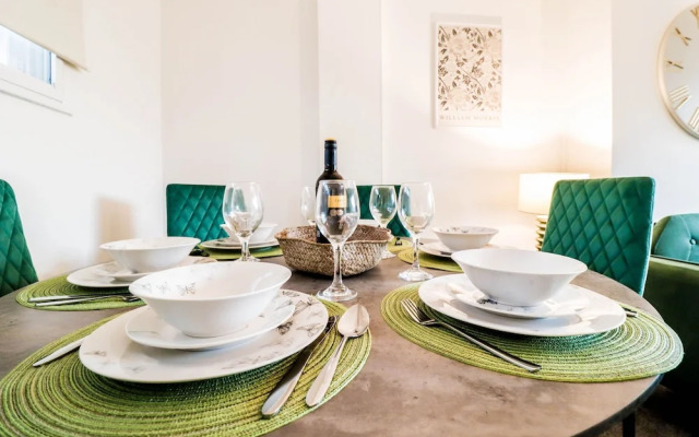 Lovely 3 Bedroom Maisonette