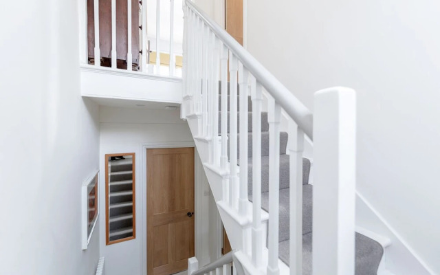 Vauxhall Oasis - 3 Bed House by BaseToGo