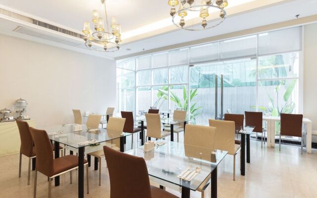 Maple Haus Sukhumvit 33 by Favstay