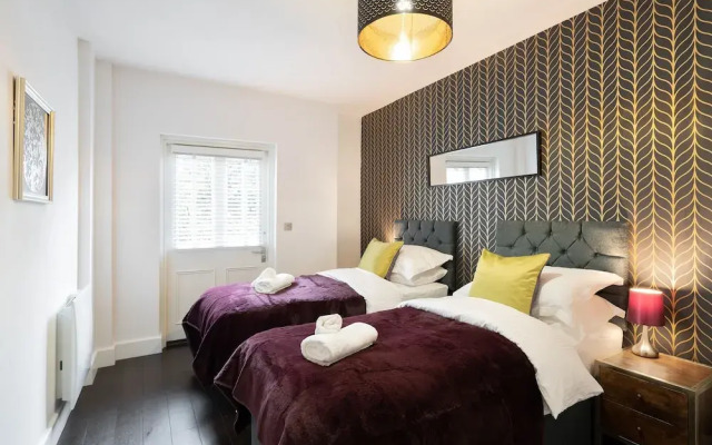 Stylish Executive Apartment in Reading