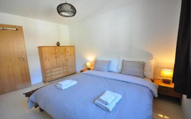 Family Frame Apartment