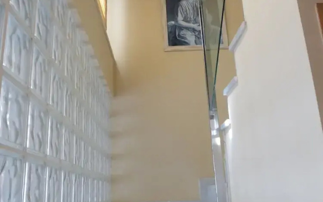 Beautiful 2 Bedroom Penthouse