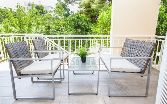 Sunny and Minimal apt in Glyfada With 3 Bdrm