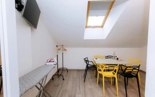 Stone City Apartment in Park Zone