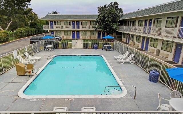 Motel 6 San Marcos, TX