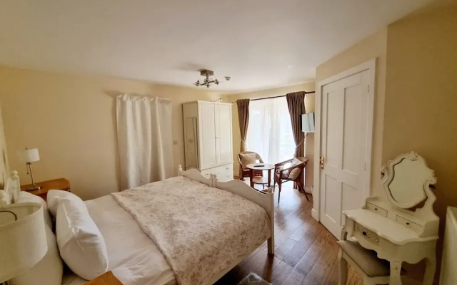 Oak Tree Rooms