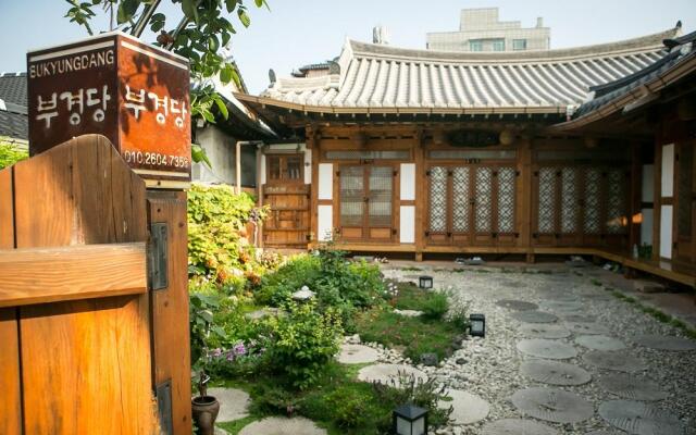 Jeonju Hanok Maeul Hanok Gotek Bugyeongdang