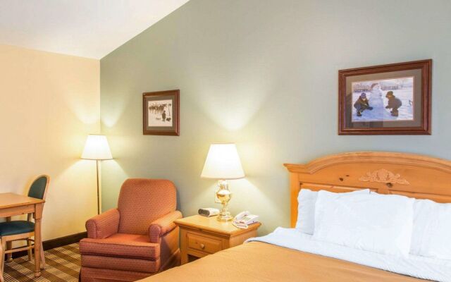 Econo Lodge Inn & Suites