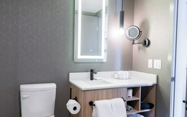 Sandman Signature Las Colinas Hotel & Suites