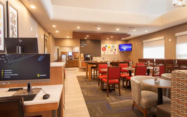 Holiday Inn Express And Suites Santa Fe, an IHG Hotel