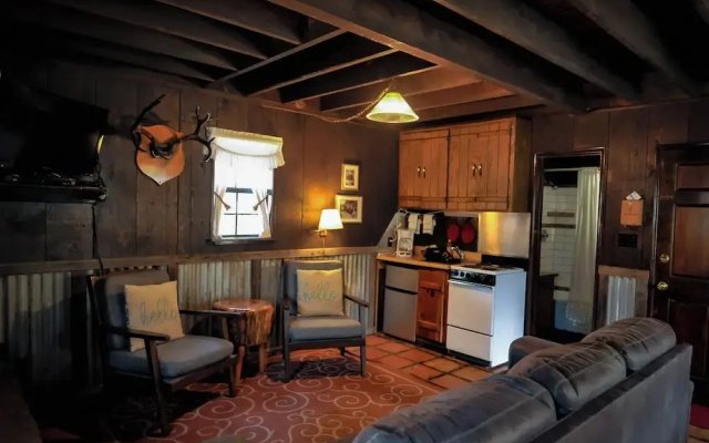Bear Creek Motel And Cabins