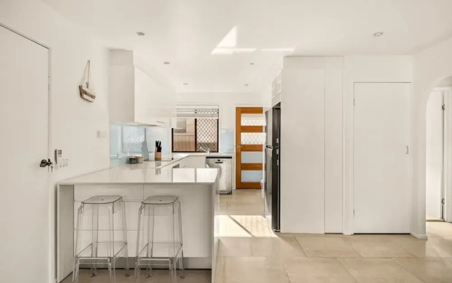 2-bed Beach Escape With Courtyard