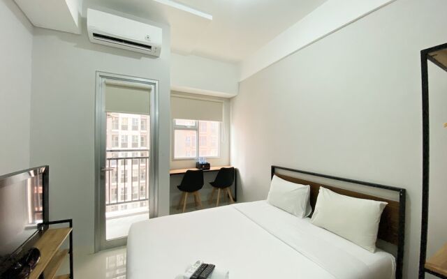 Chic And Cozy Studio Apartment At Transpark Juanda Bekasi