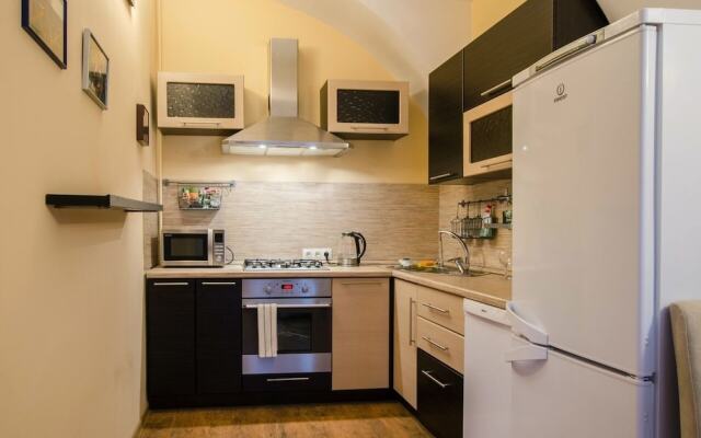 Emperoom Near Summer Garden Apartments