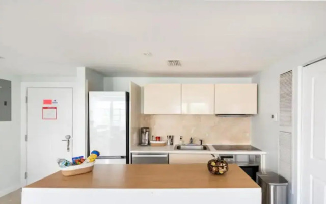 Carlyle Hotel Ocean Dr South Beach 2 Bedroom Luxury Apartment