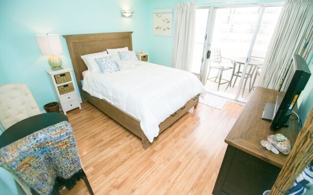 Kuhio Village 806 Condo by RedAwning